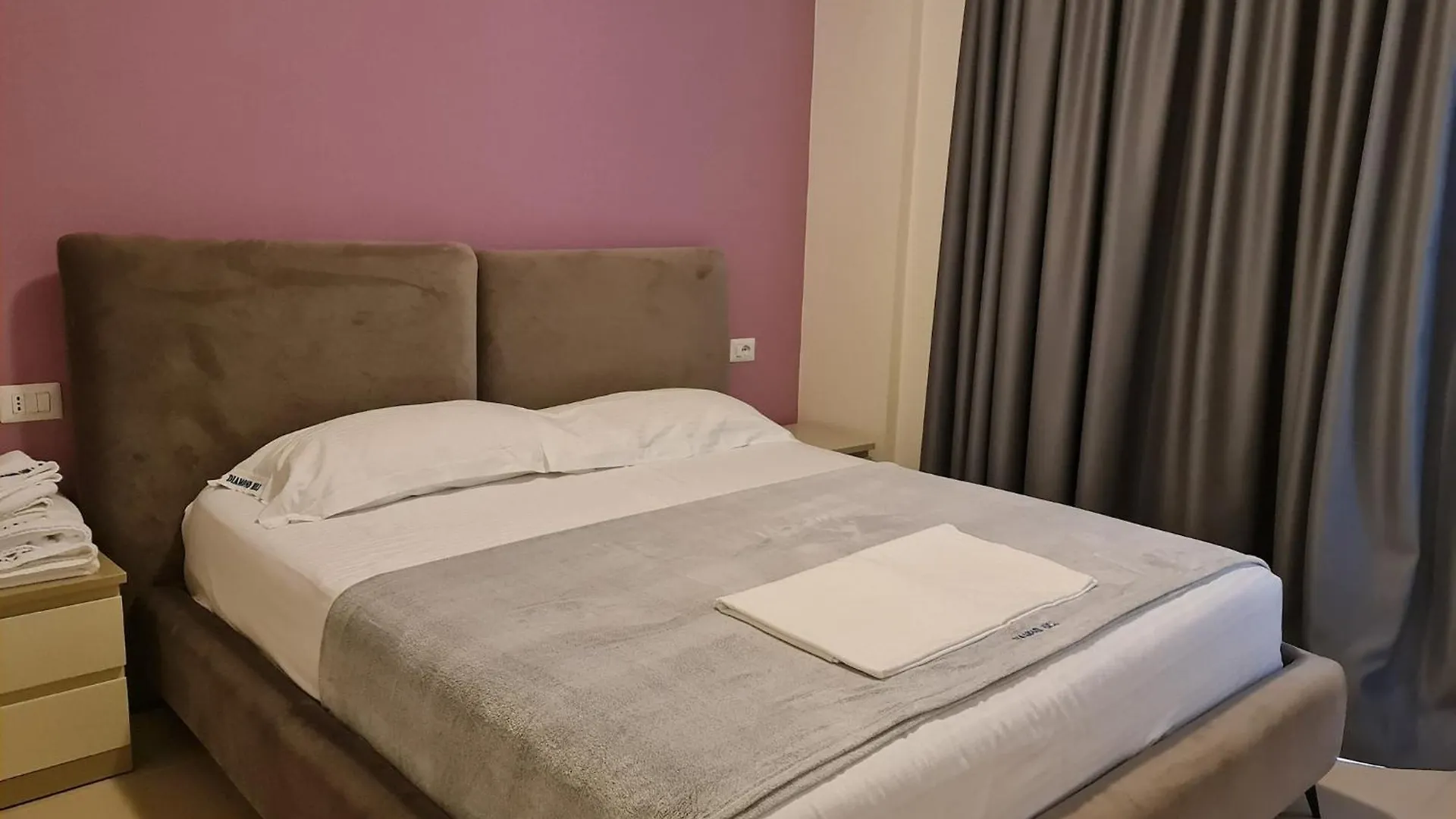 Spacious Apartment For Five Guests Gjirokastër