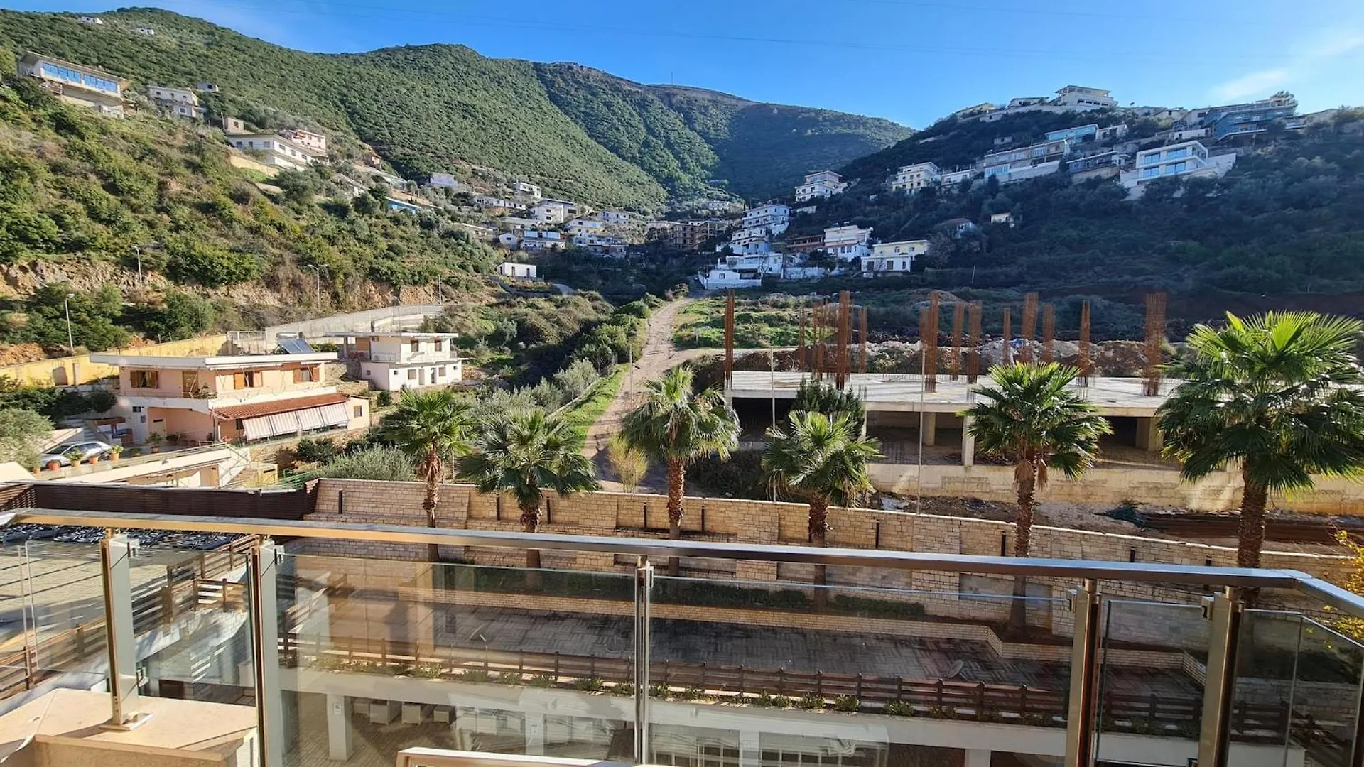Spacious Apartment For Five Guests Gjirokastër